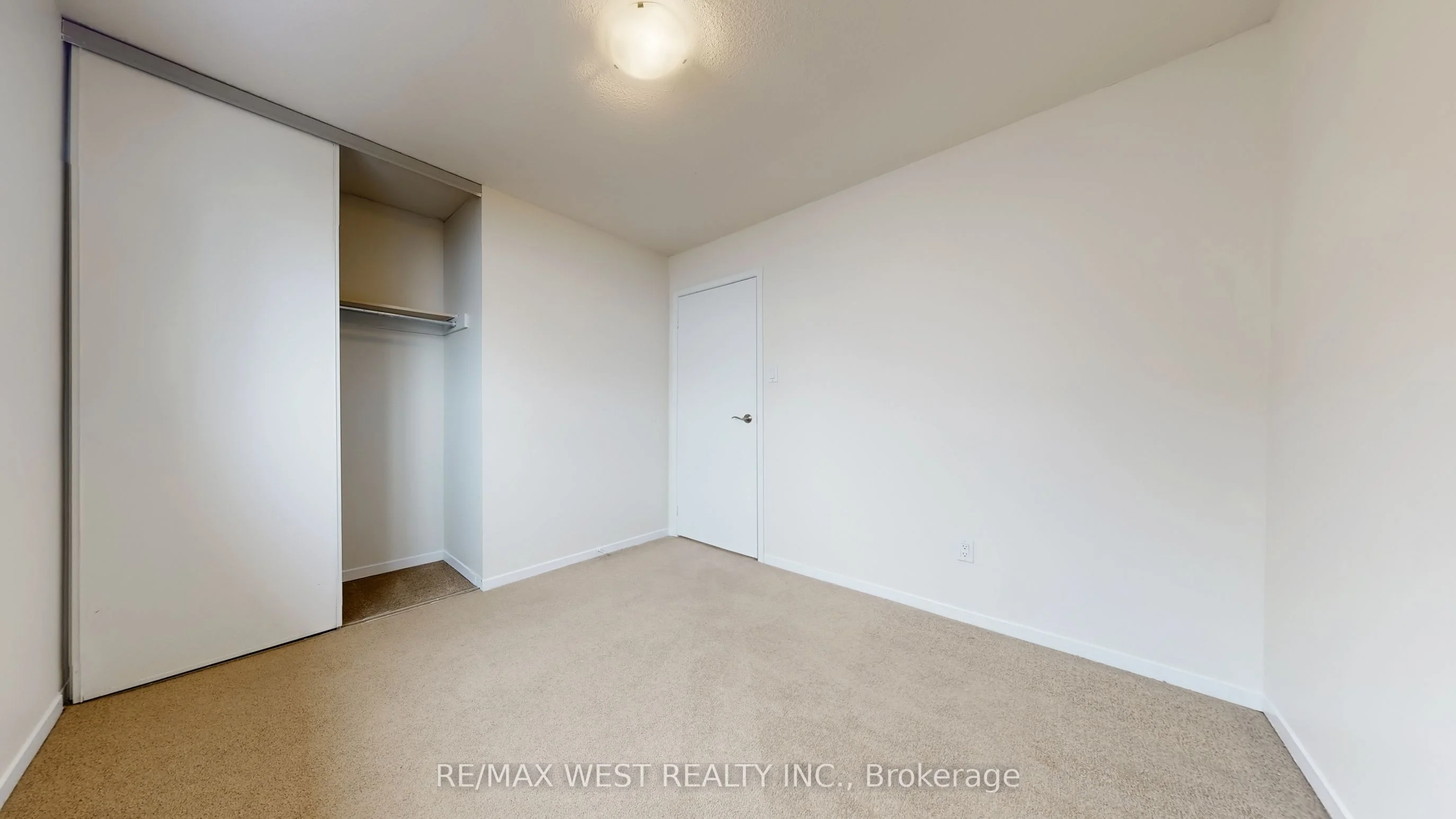 39 Portland Crescent A, Newmarket, ON L3Y 6A6
