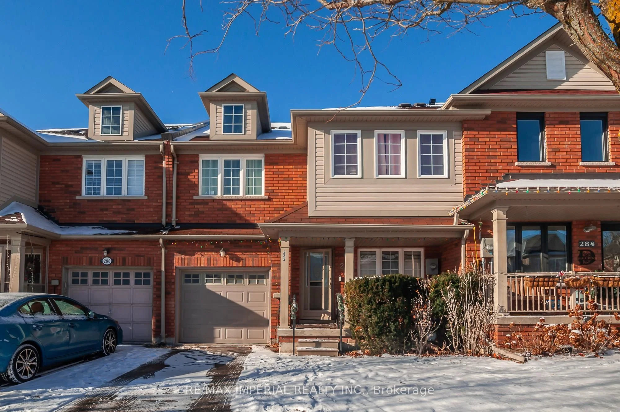 282 Coachwhip Trail, Newmarket, On L3x 2y4
