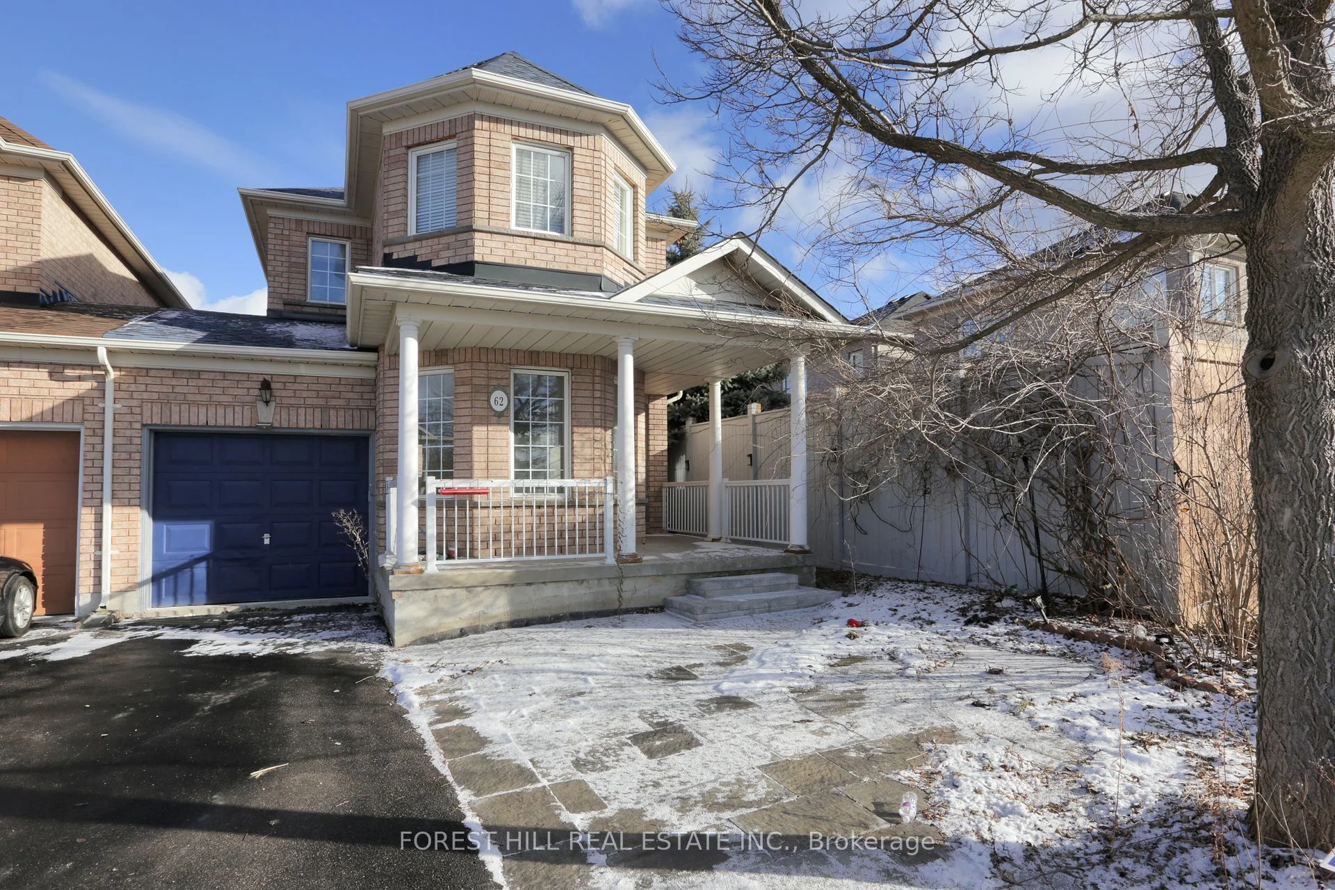 Att/Row/Townhouse in Richmond Hill