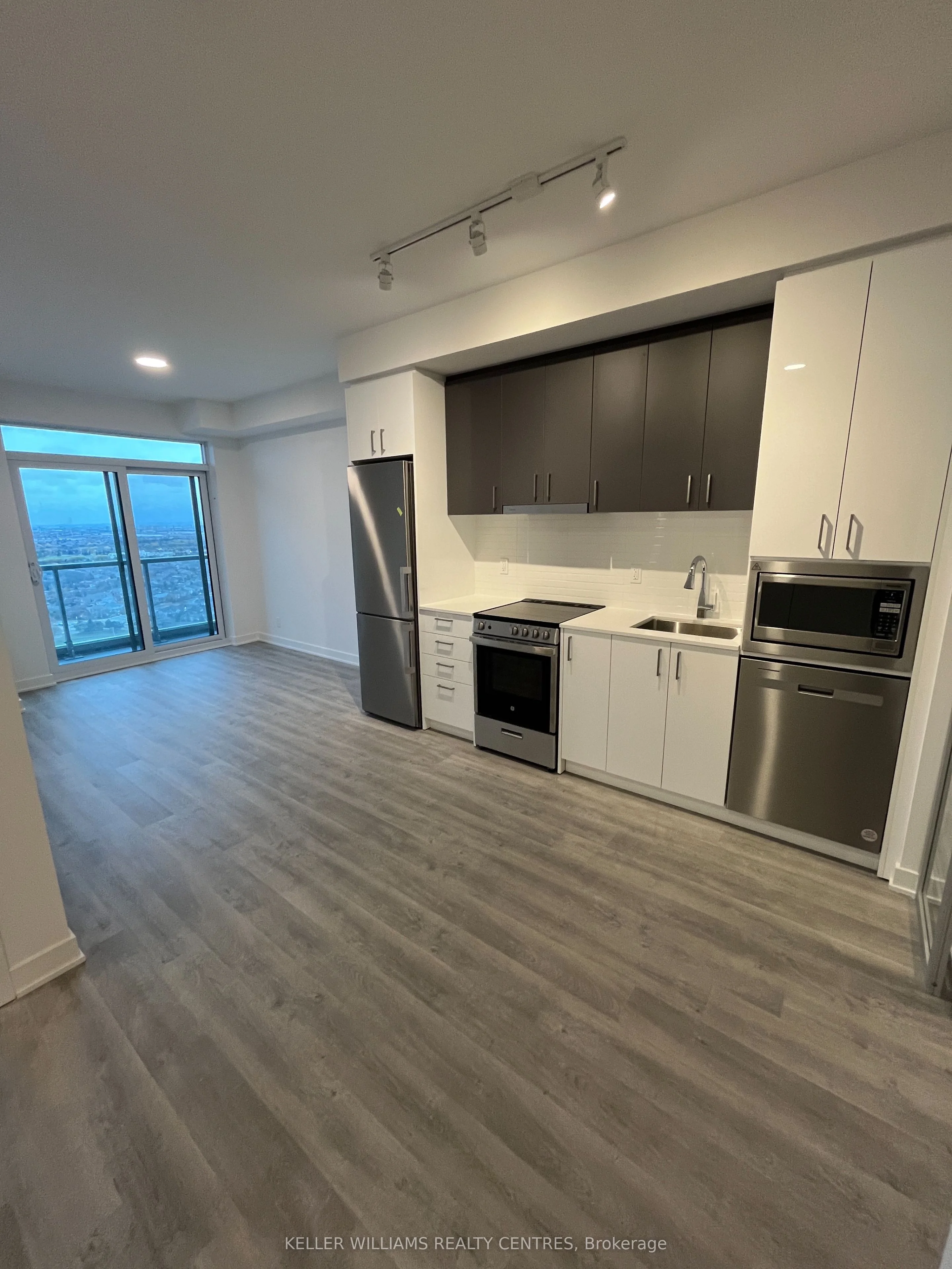 Condo Apartment in Vaughan