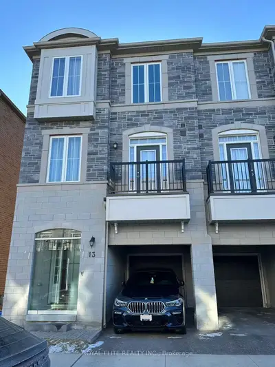 Att/Row/Townhouse in Markham