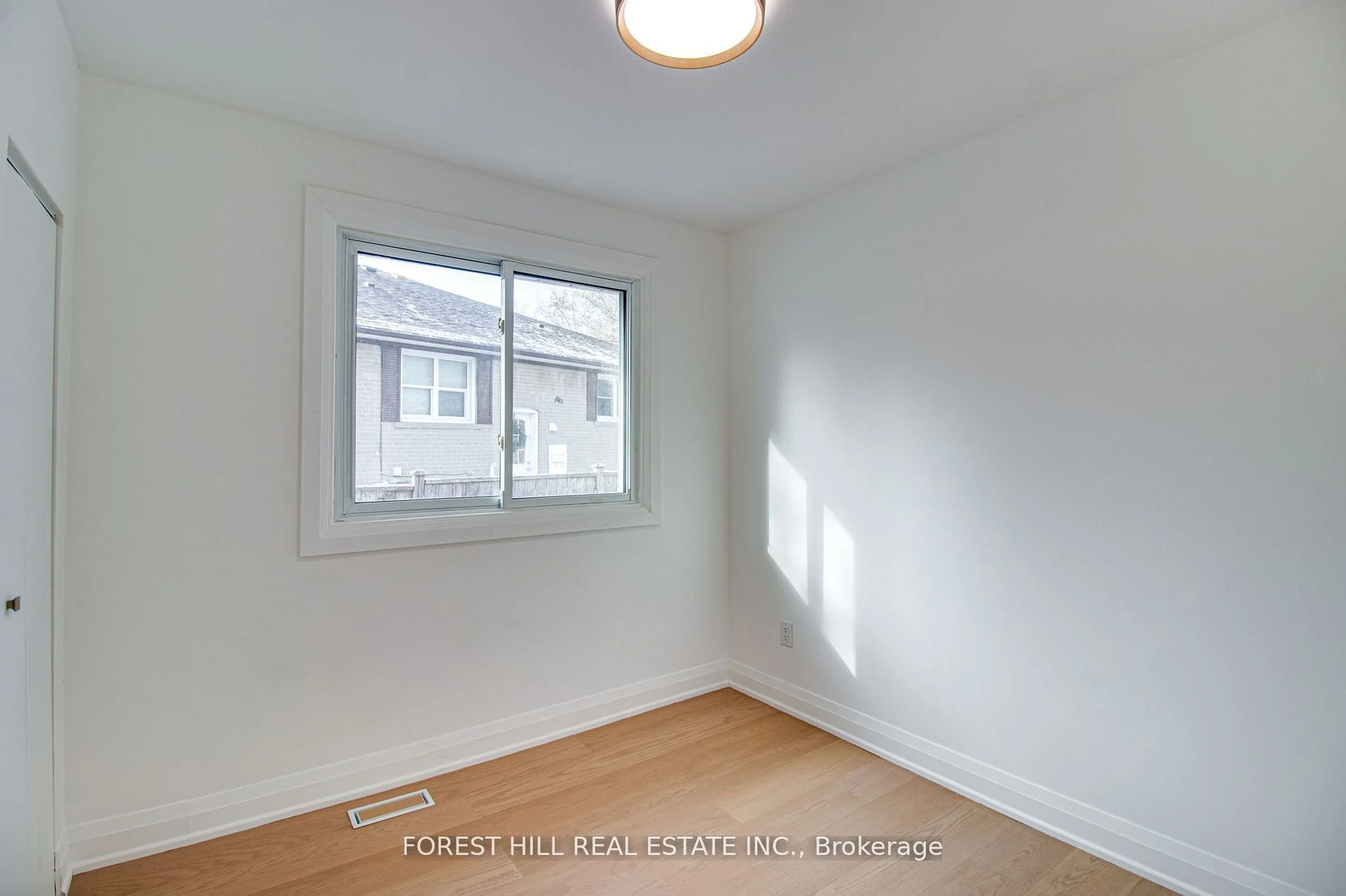 67 Longford Drive, Newmarket, ON L3Y 2Y6