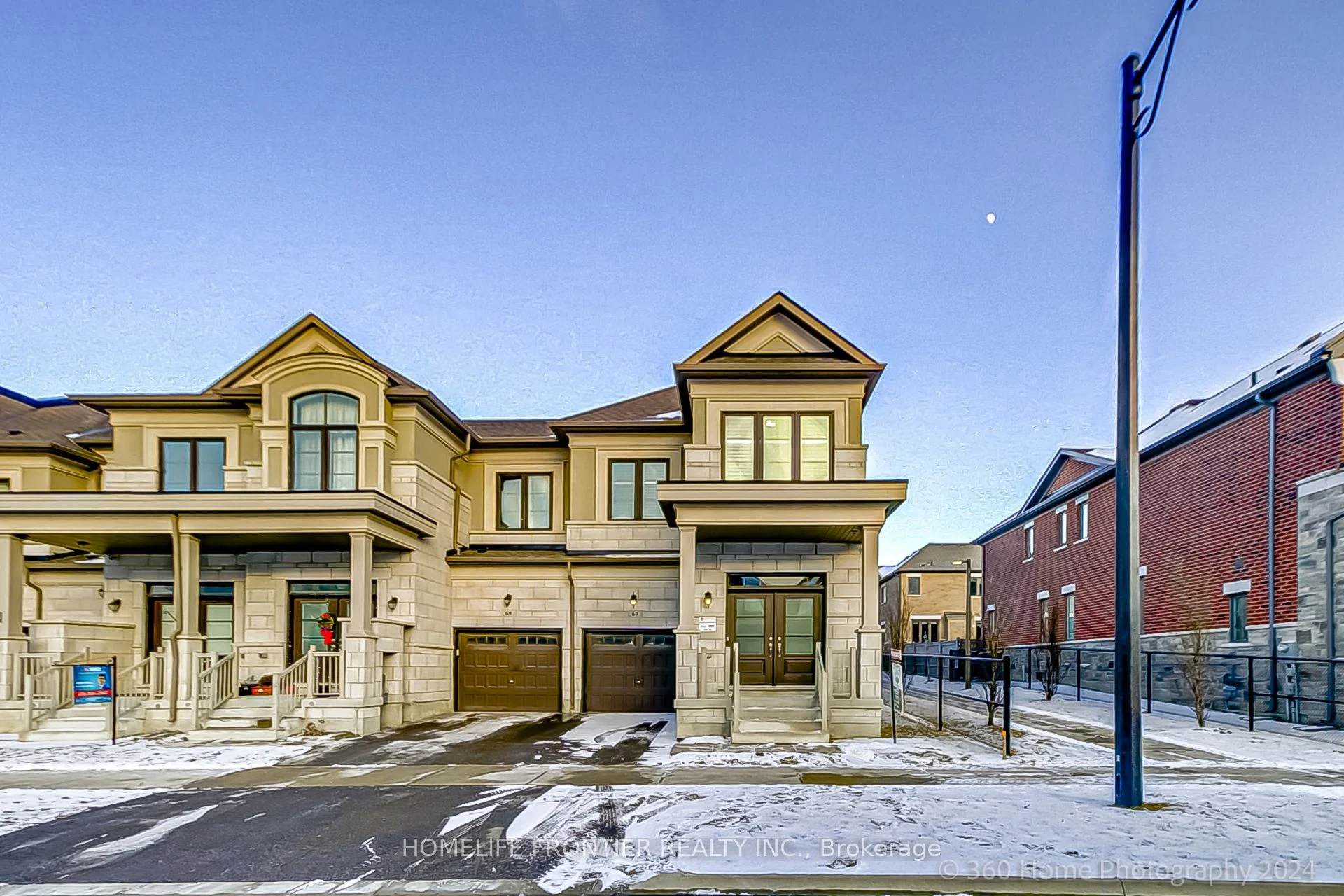 Att/Row/Townhouse in Richmond Hill