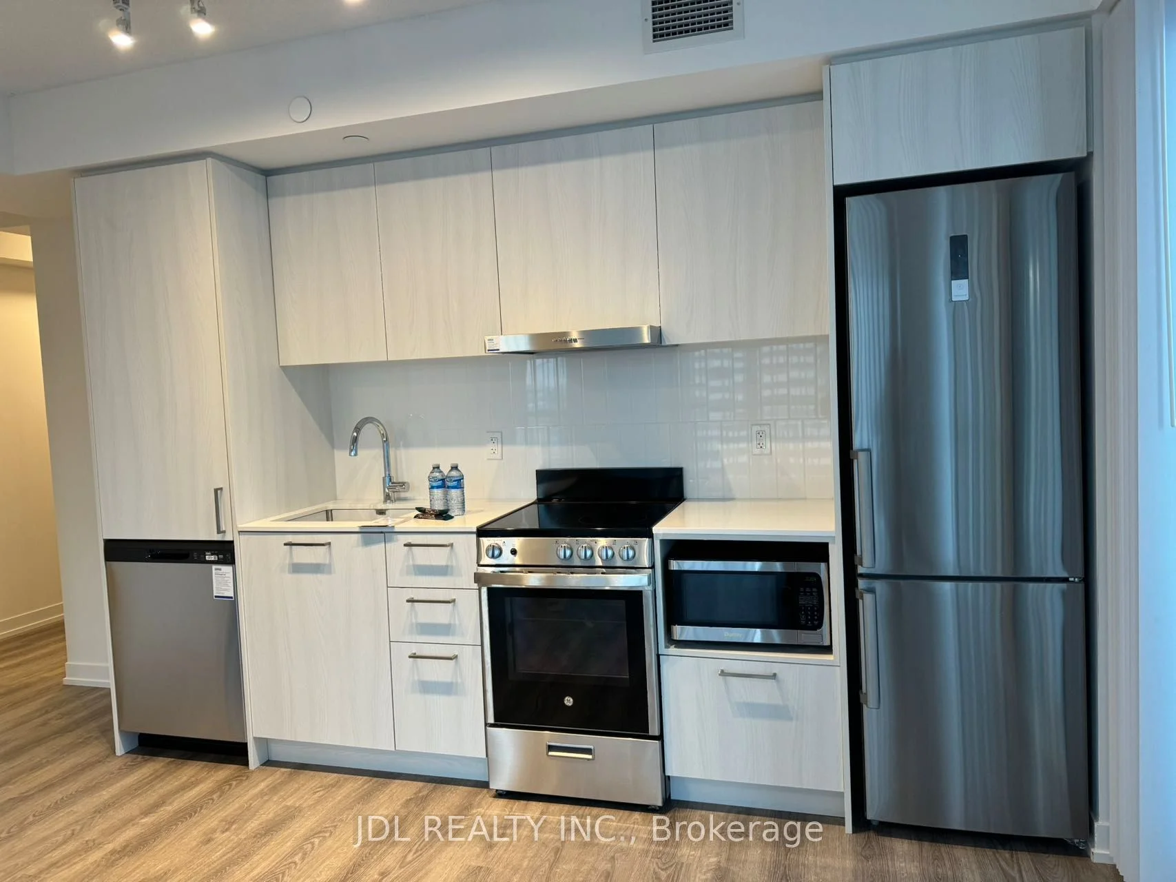 195 Commerce Street 1215, Vaughan, On L4k 0p9