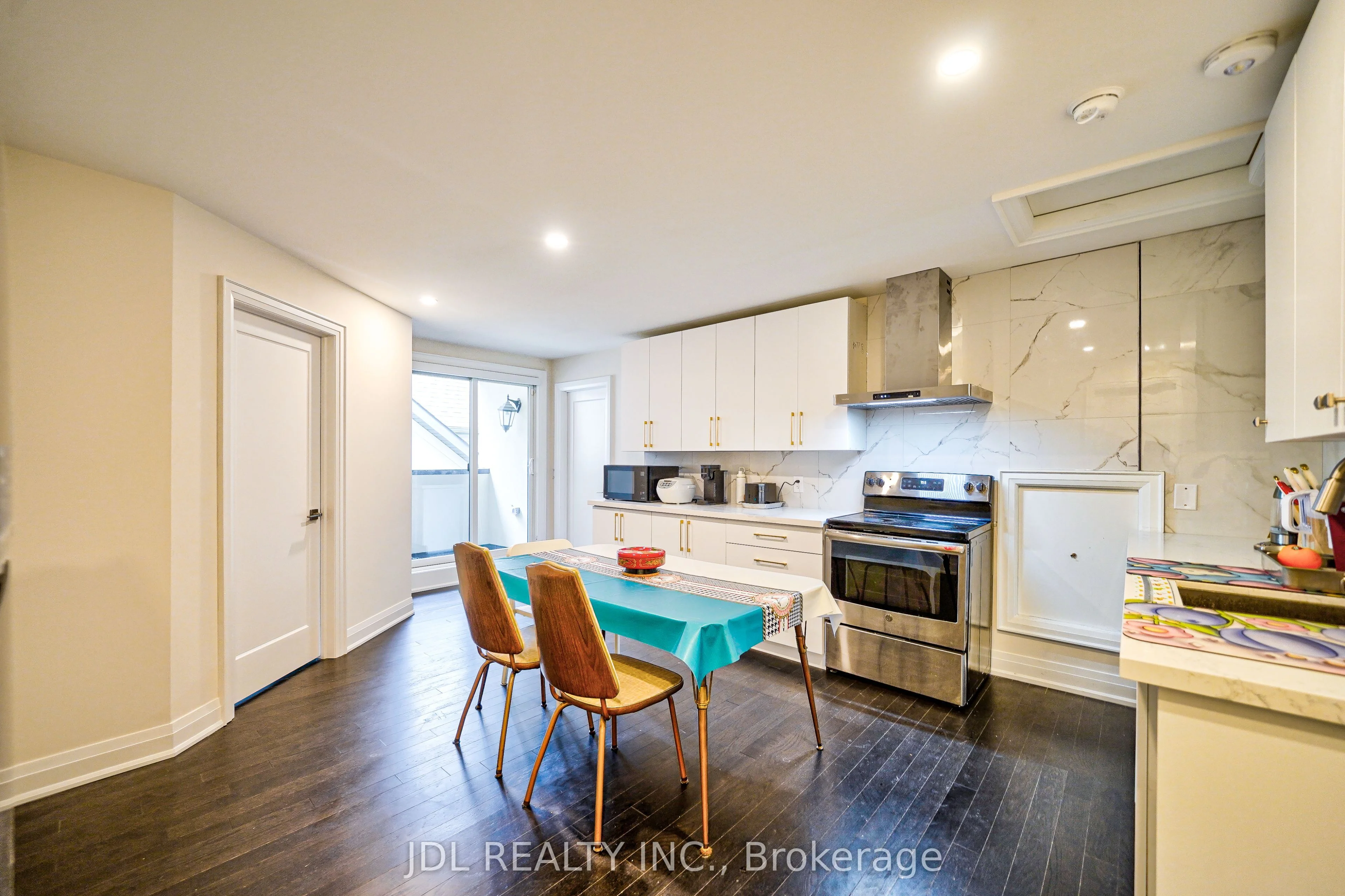 137 HILLSVIEW Drive Room 3B, Richmond Hill, ON L4C 2R4