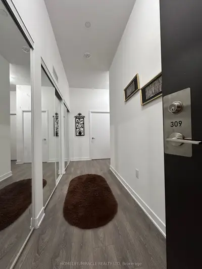 Condo Apartment in Vaughan