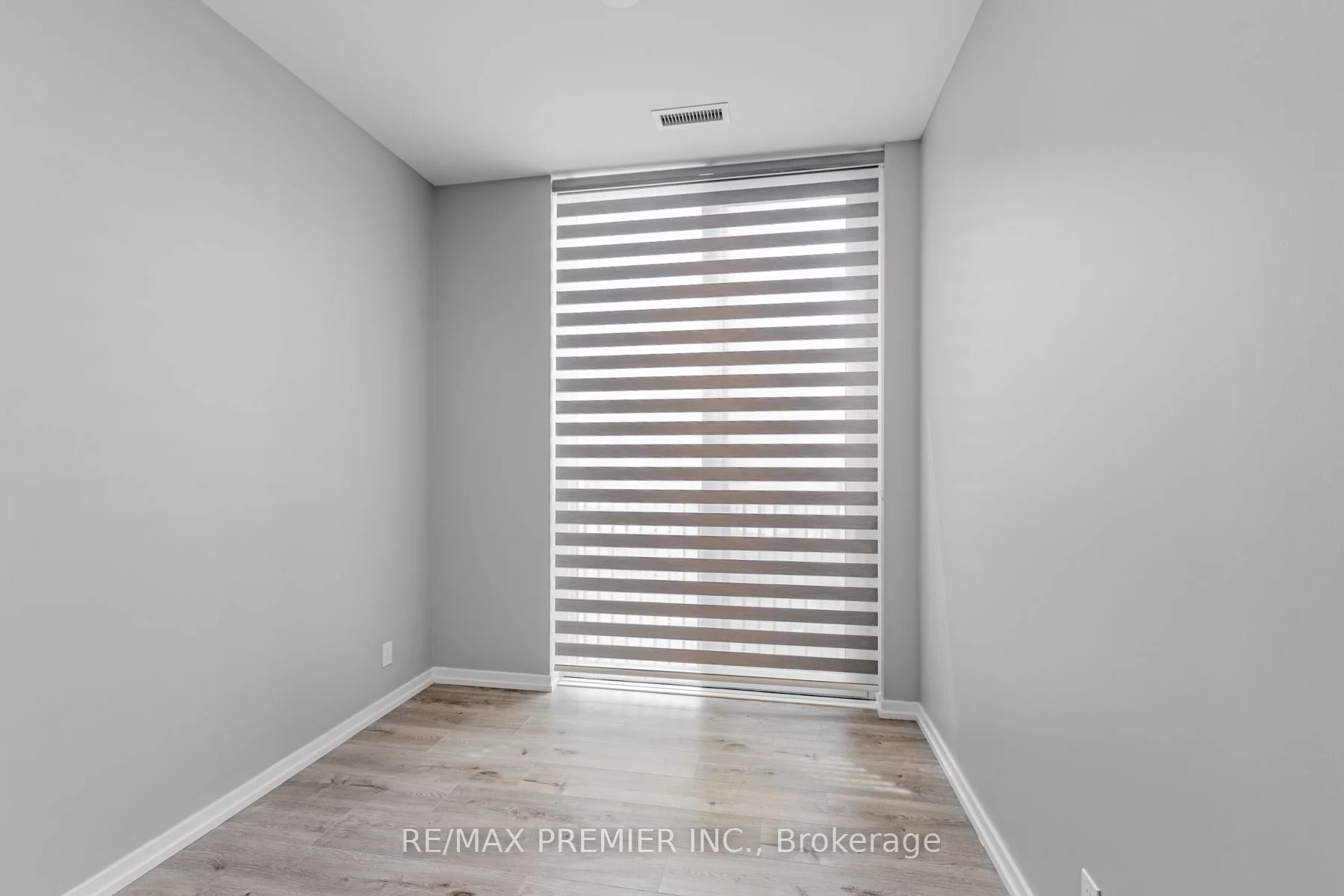 1000 Portage Parkway 207, Vaughan, ON L4K 0L1