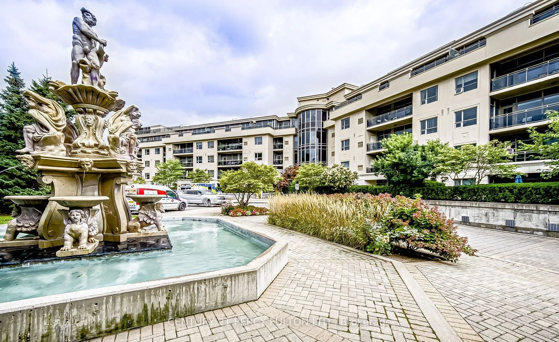 Condo Apartment in Vaughan