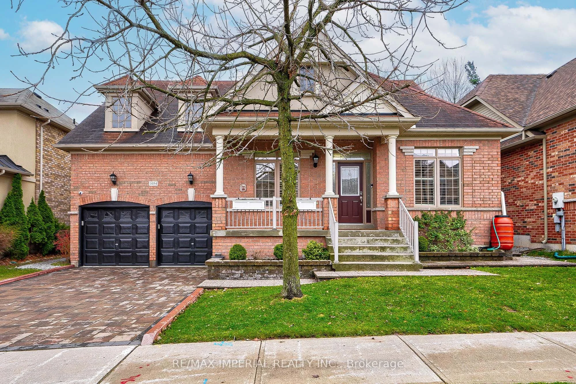 1054 Bob Scott Court, Newmarket, On L3x 3l7
