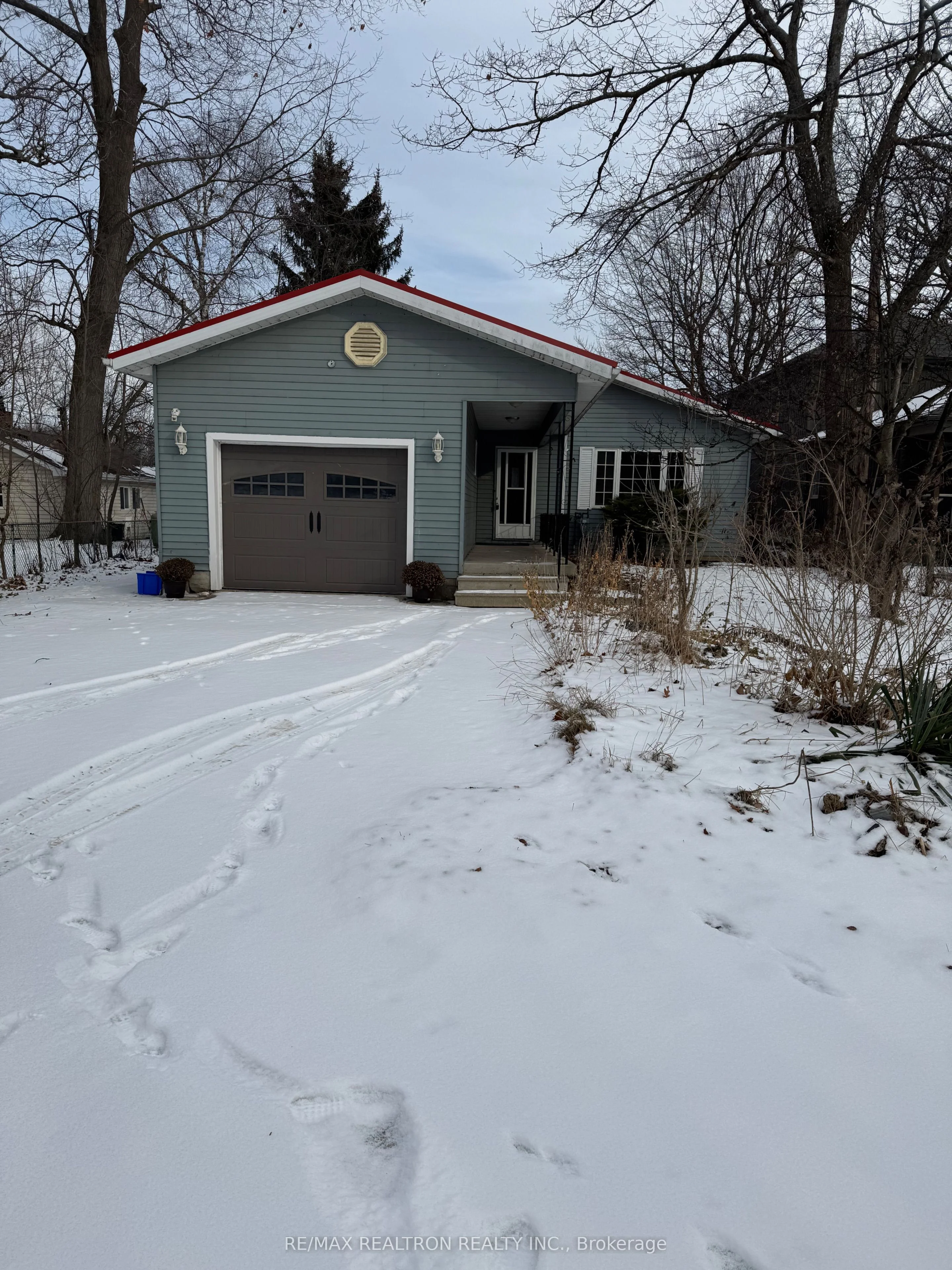 65 River Drive, East Gwillimbury, On L9n 1a4