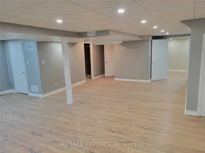 262 Paxton Crescent, Newmarket, On L3x 2c4