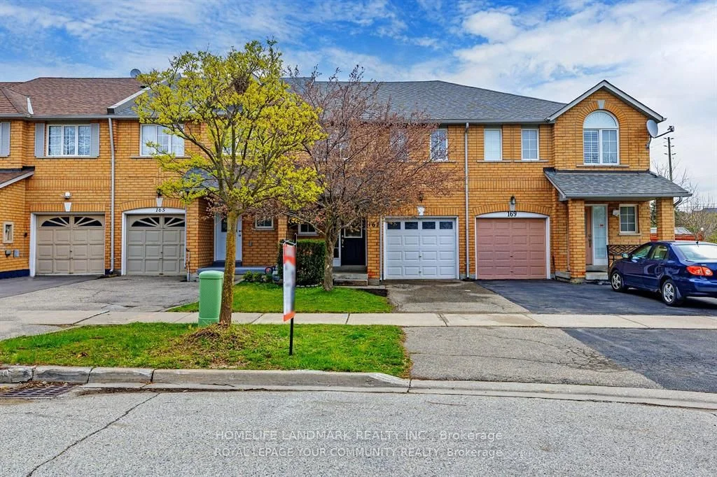 Att/Row/Townhouse in Richmond Hill