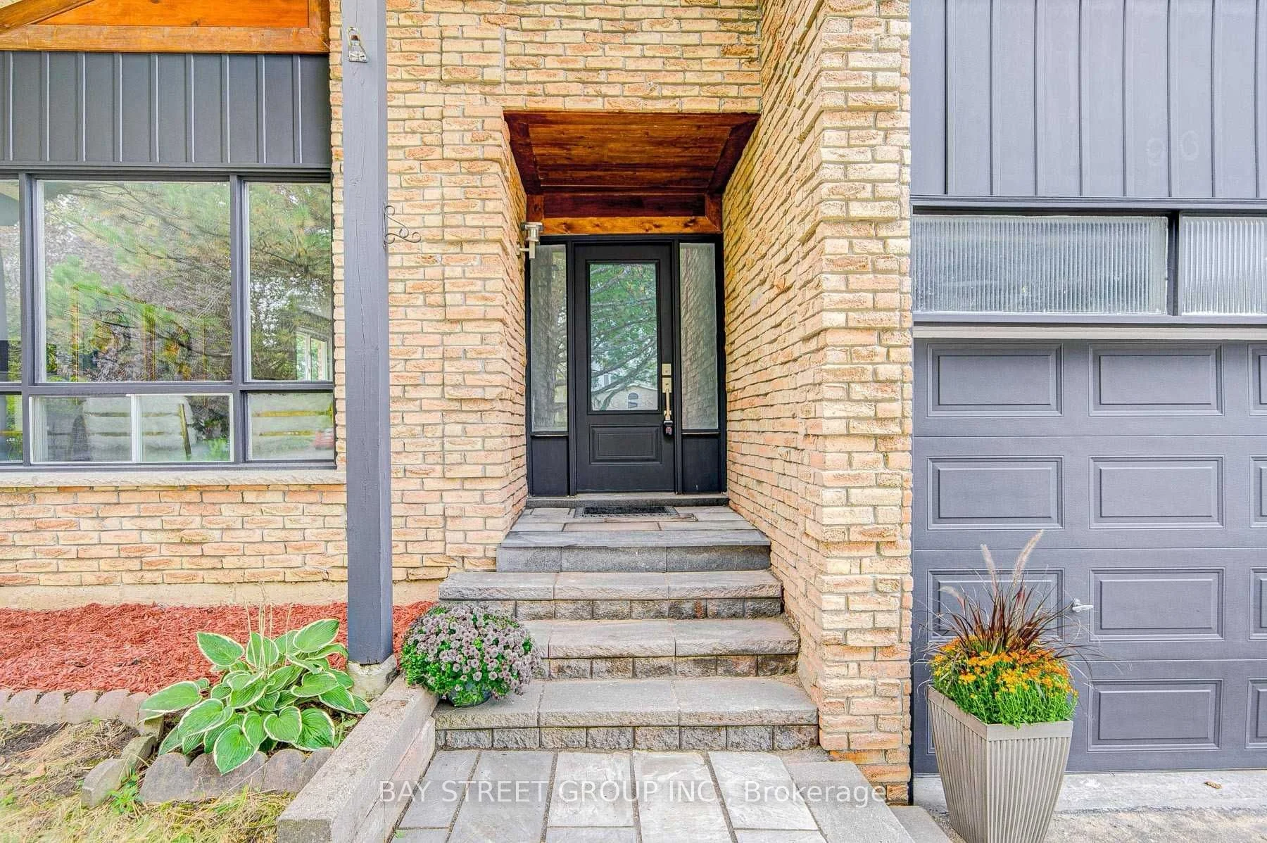 96 Lowe Boulevard, Newmarket, On L3y 5t1