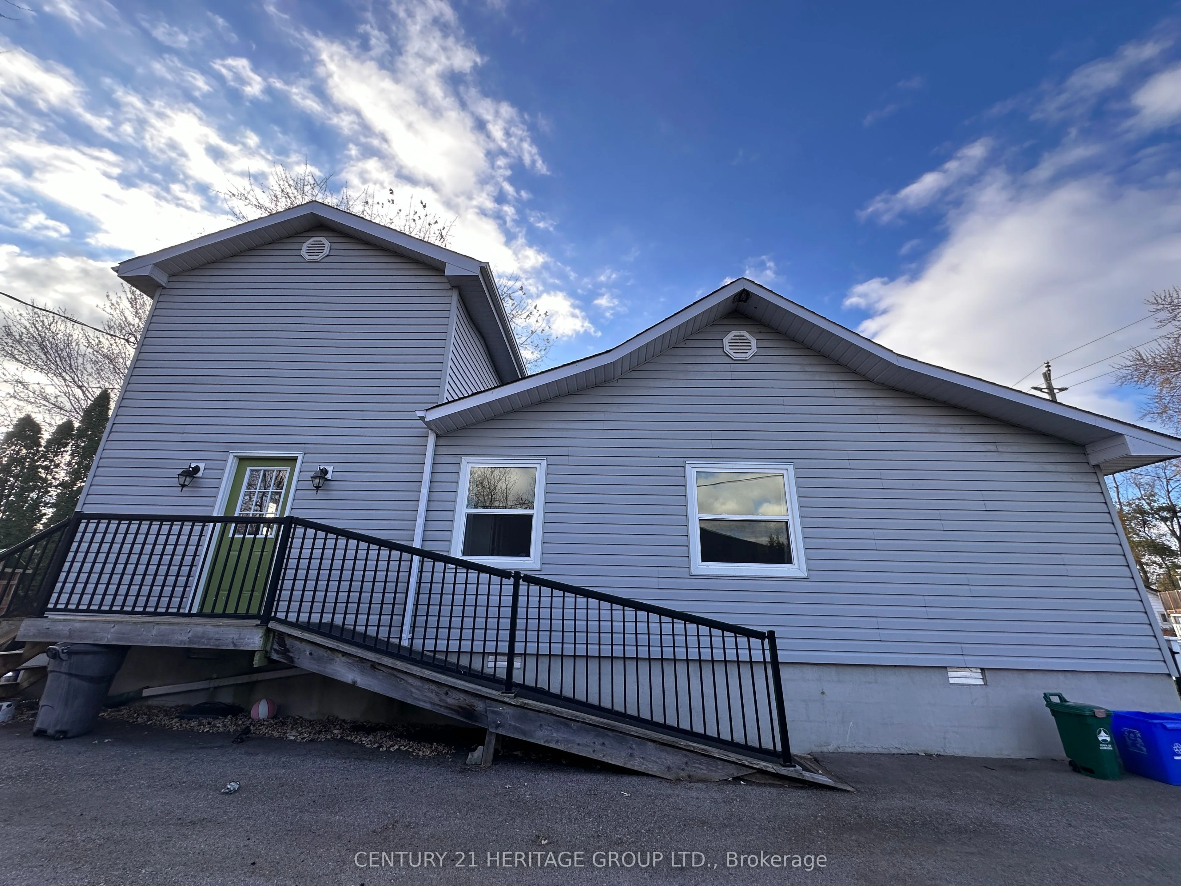255 Pine Beach Drive, Georgina, ON L4P 2V7