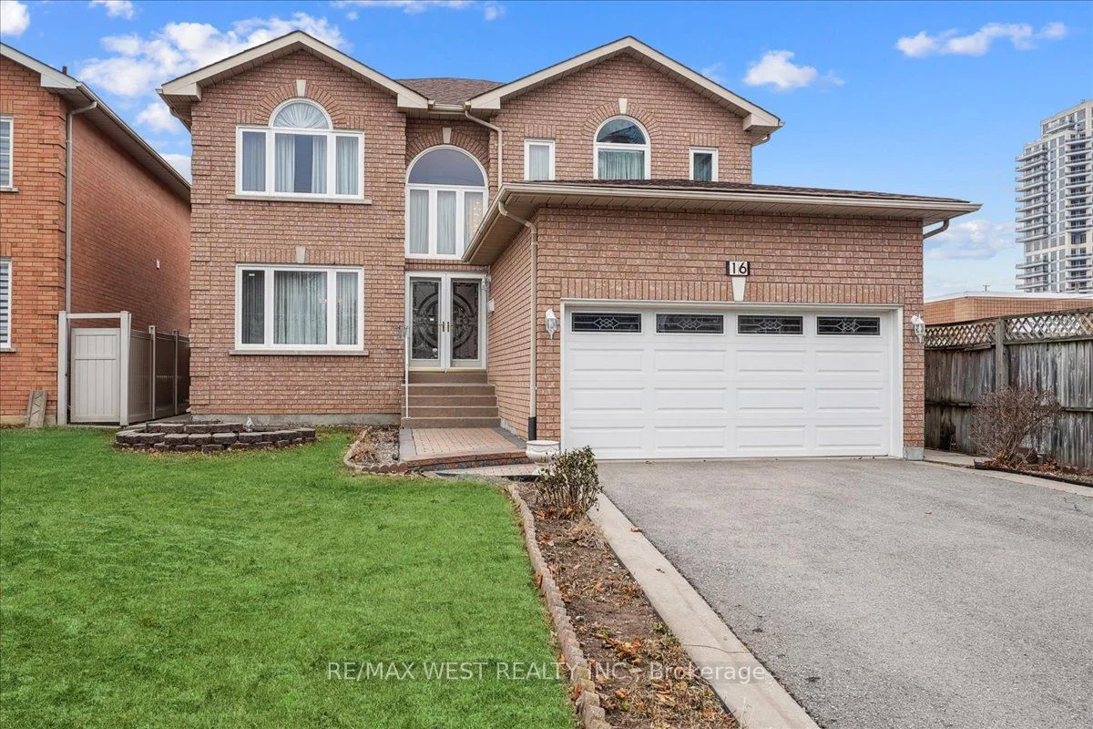 Detached in Richmond Hill