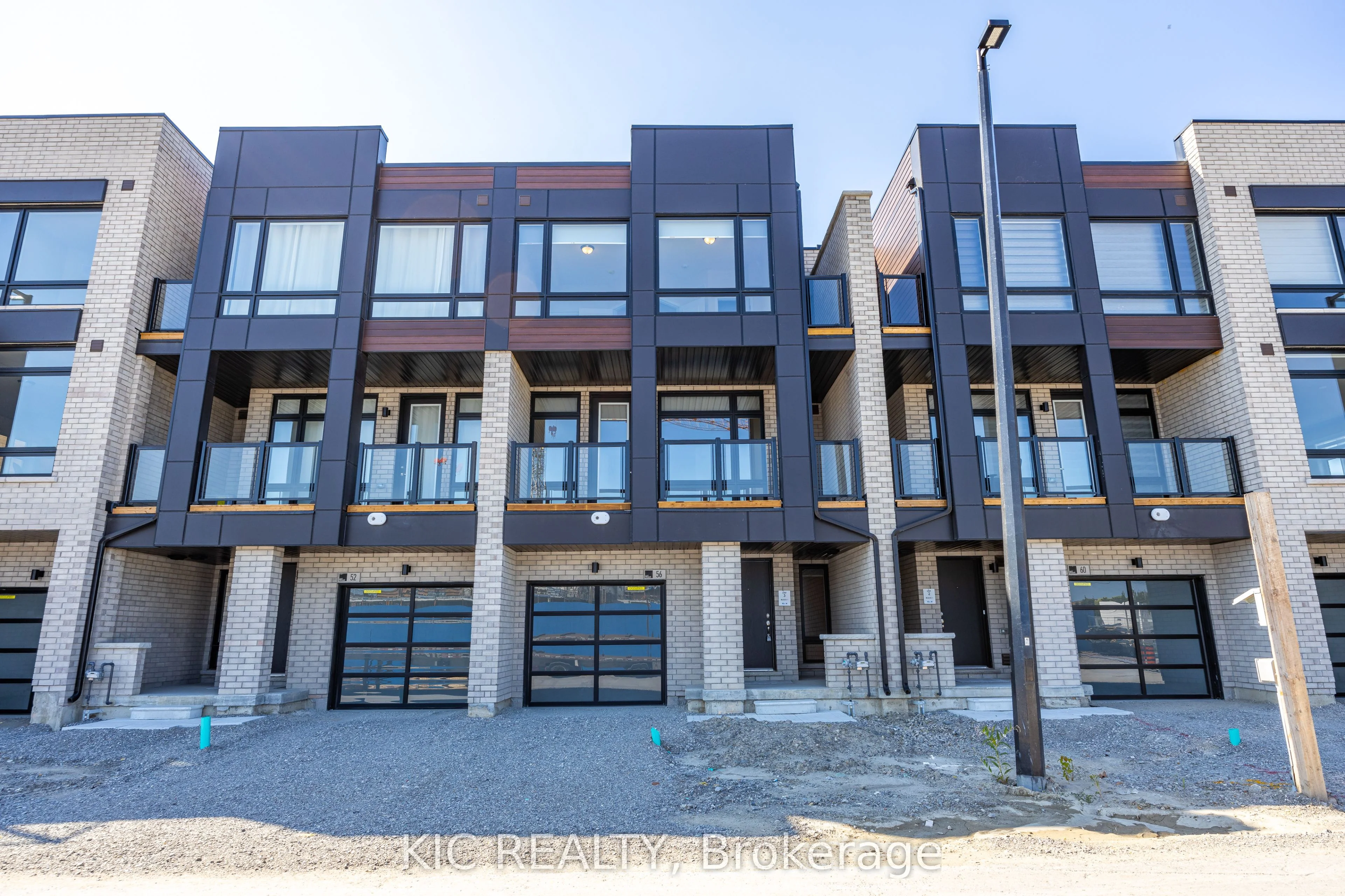 Att/Row/Townhouse in Vaughan