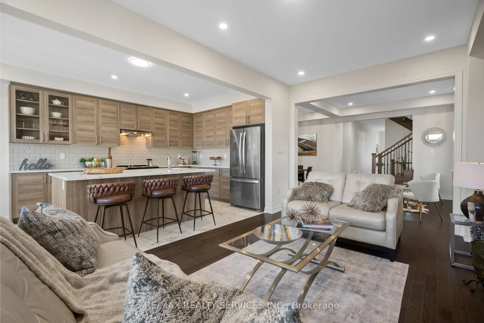 211 Thompson Drive, East Gwillimbury, On L9n 1e2