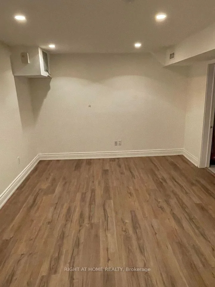 34 Normandy Crescent B1, Richmond Hill, ON L4C 8L8