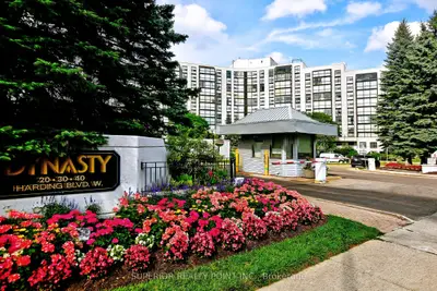 30 Harding Boulevard W 711, Richmond Hill, On L4c 9m3