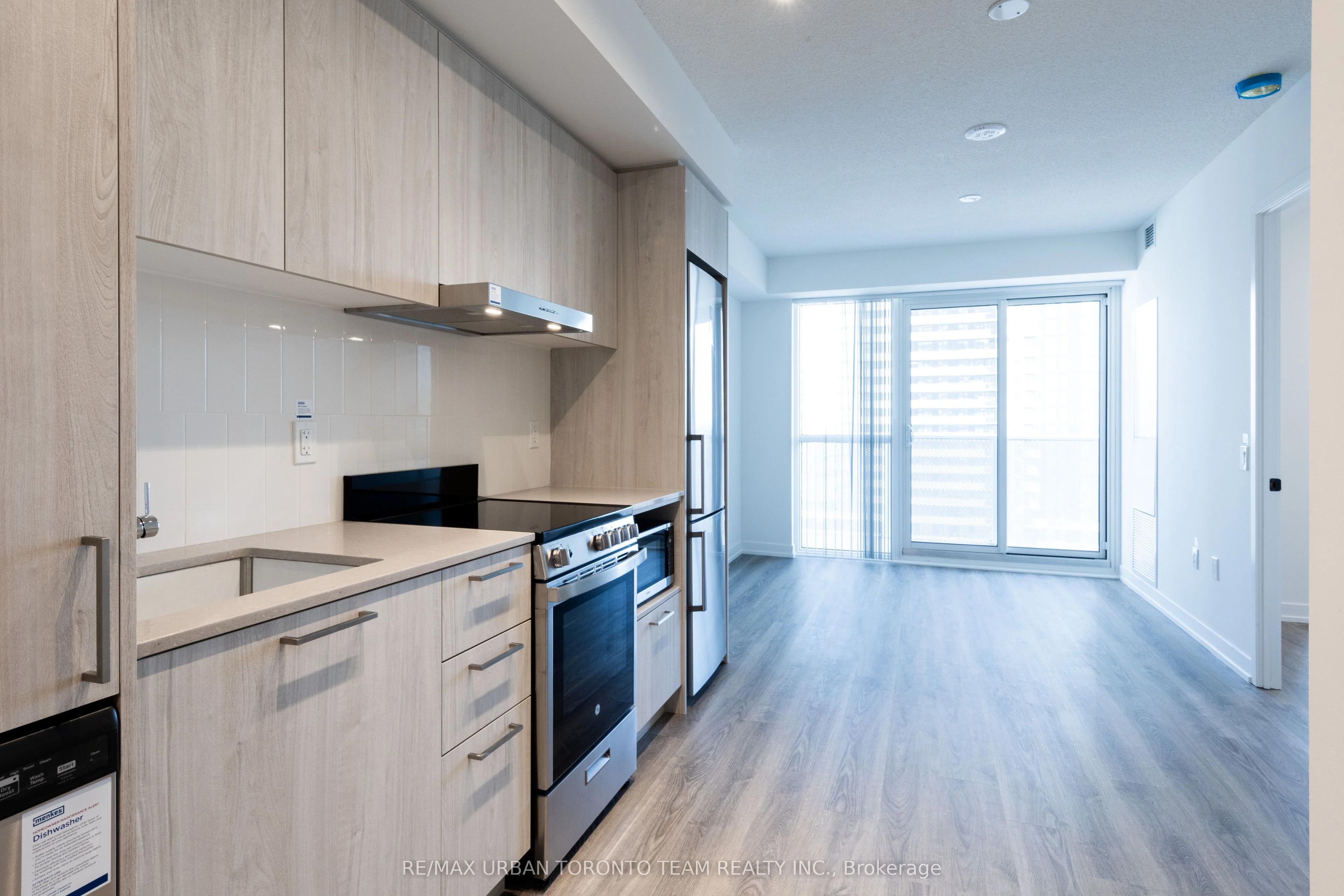 195 Commerce Street 1517, Vaughan, On L4k 0p9