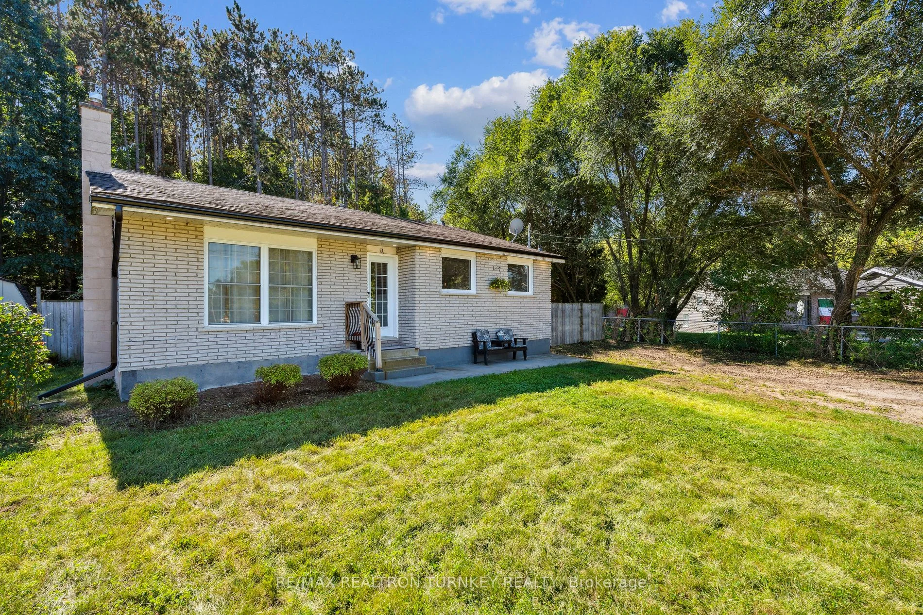 Detached in Essa