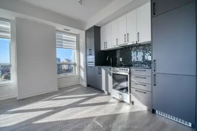 Condo Apartment in Vaughan