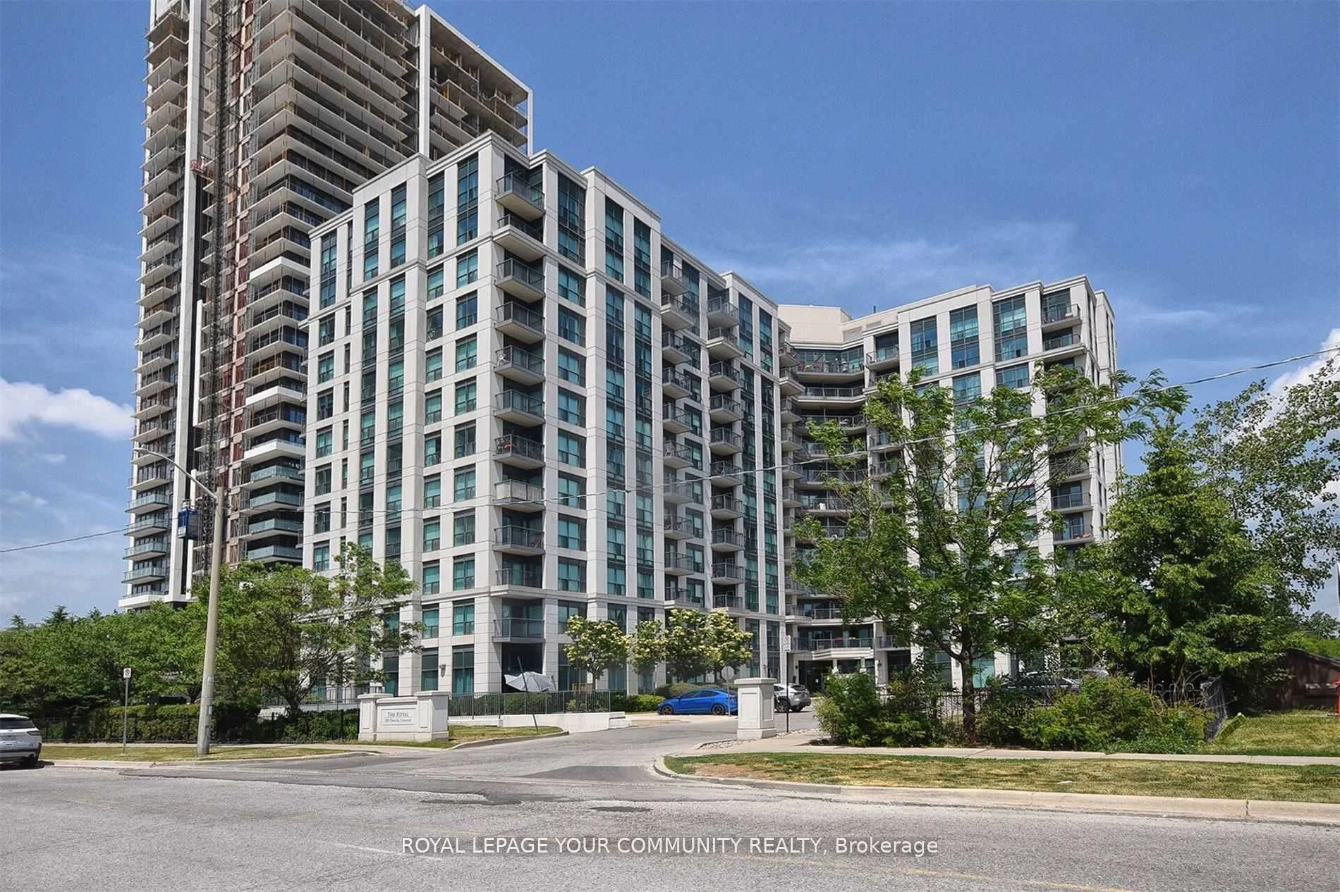 Condo Apartment in Richmond Hill