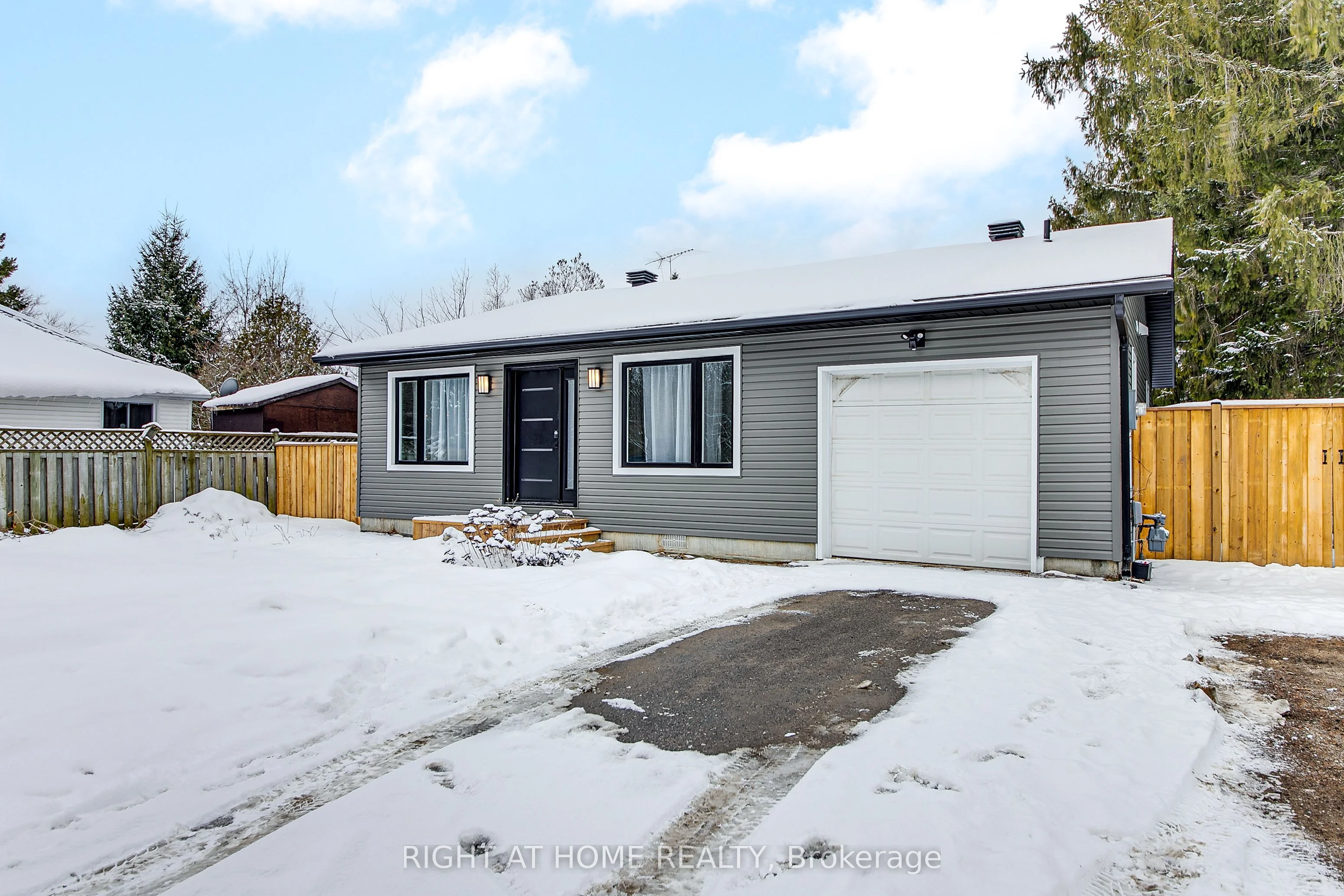 1050 Emily Street, Innisfil, ON L0L 1C0