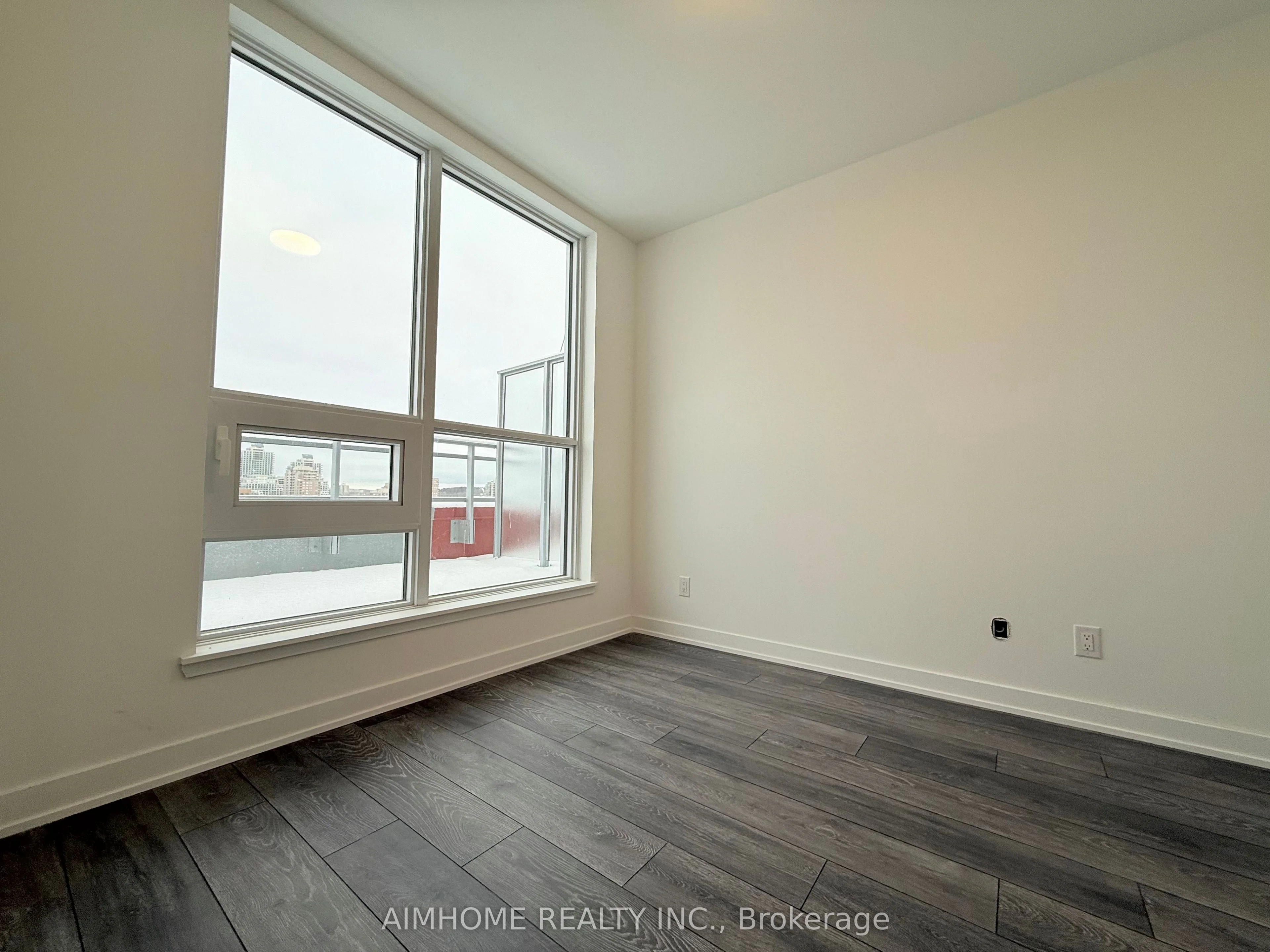 8888 Yonge Street 713, Richmond Hill, ON L4C 5V6