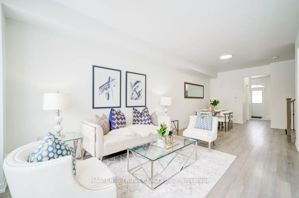 60 Dundonald Trail, Newmarket, ON L3Y 0E1