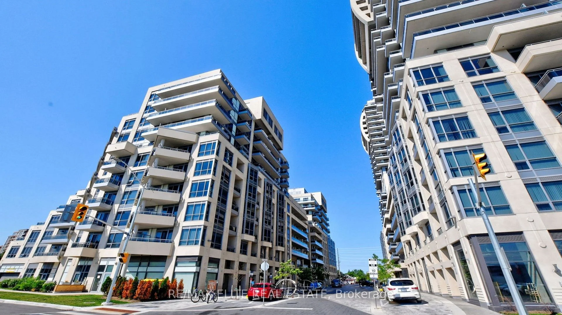 Condo Apartment in Richmond Hill