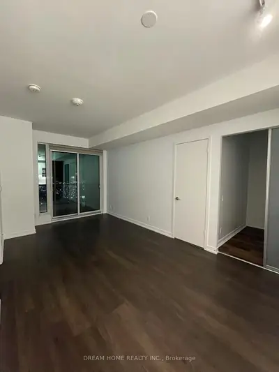 Condo Apartment in Vaughan