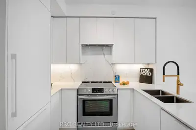 Condo Apartment in Vaughan