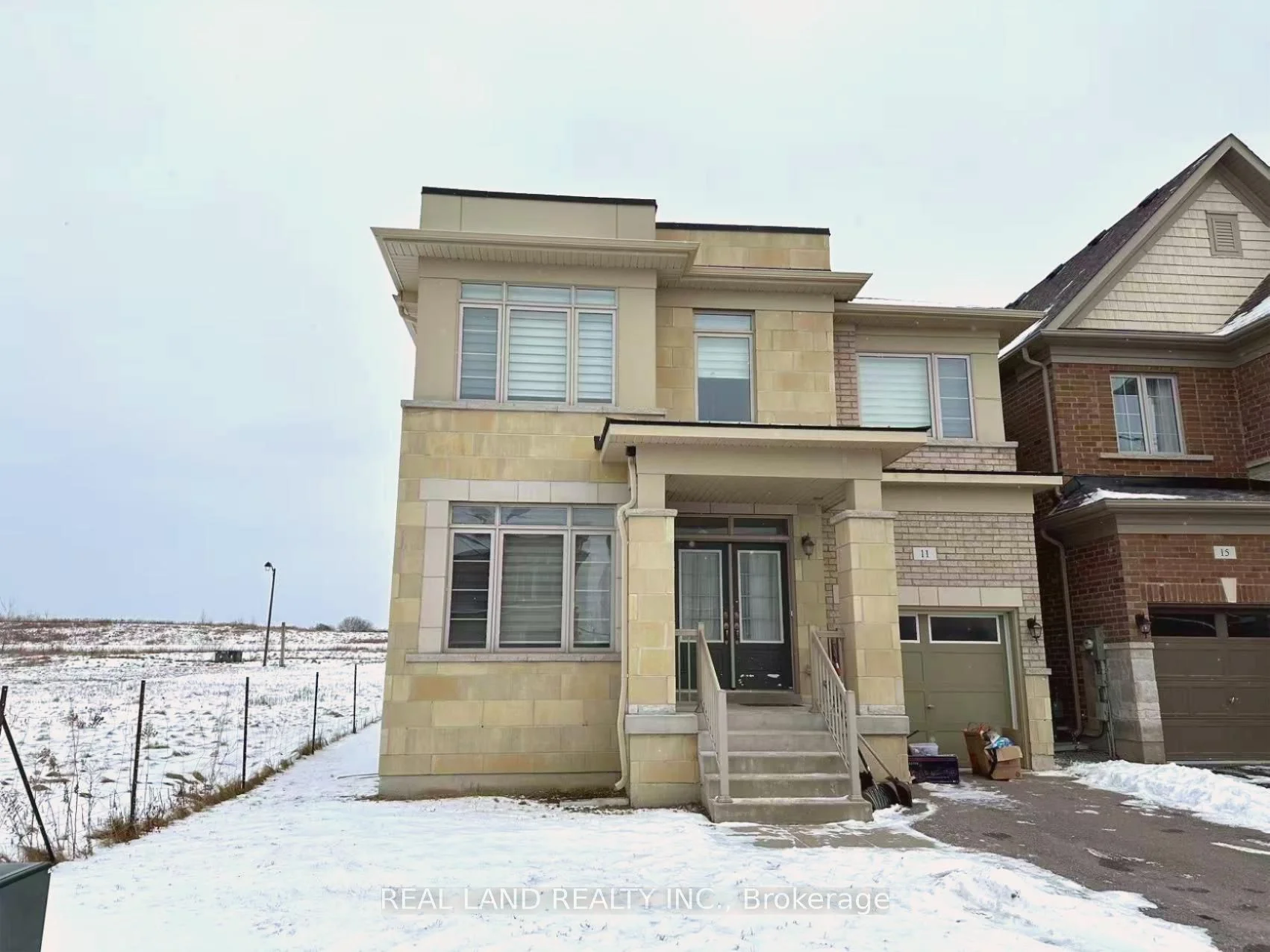 11 Eastgrove Square, East Gwillimbury, On L9n 0r3