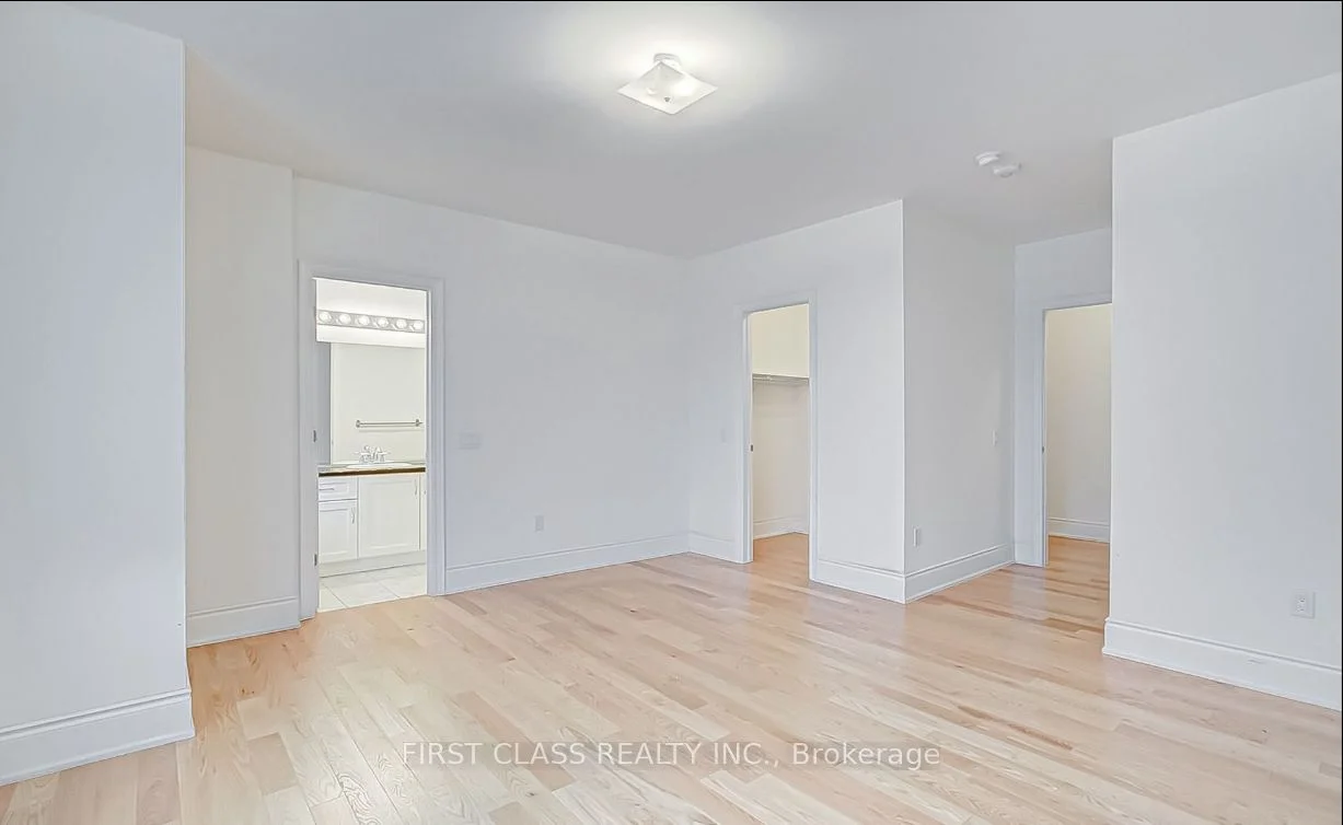 265 Woodgate Pines Drive, Vaughan, ON L4H 4K4