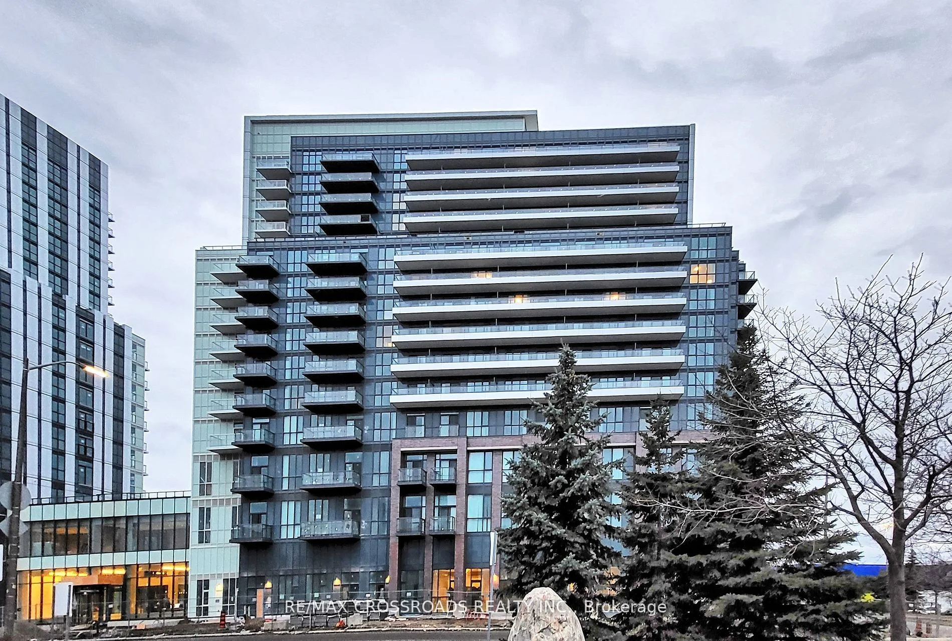10 Honeycrisp Crescent 508, Vaughan, On L4k 0m7