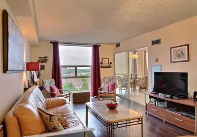 20 Harding Boulevard W 806, Richmond Hill, On L4c 9s4