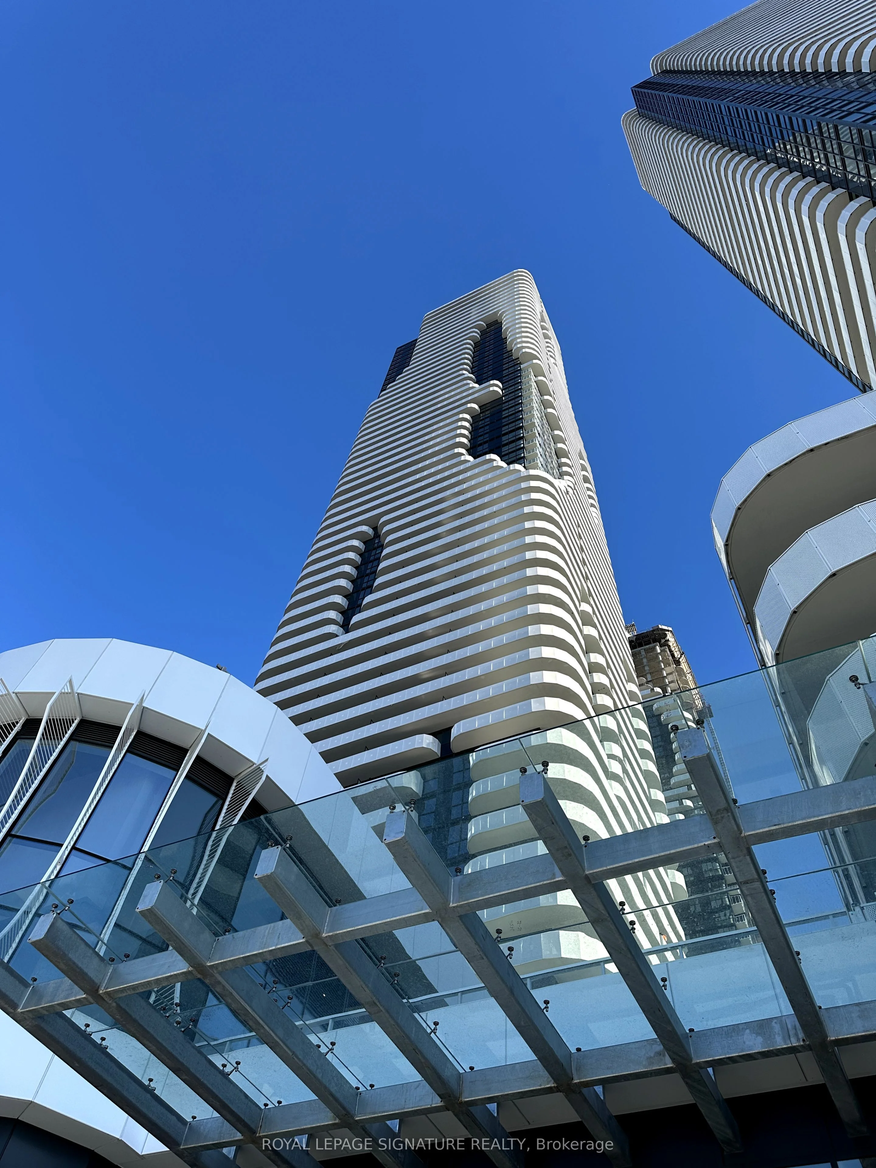 Condo Apartment in Vaughan