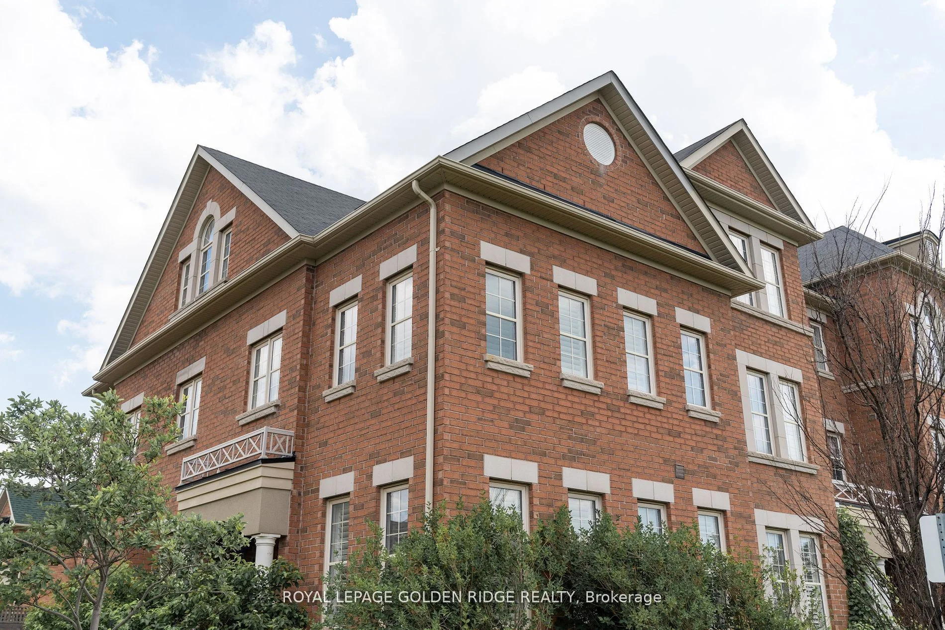 Att/Row/Townhouse in Markham