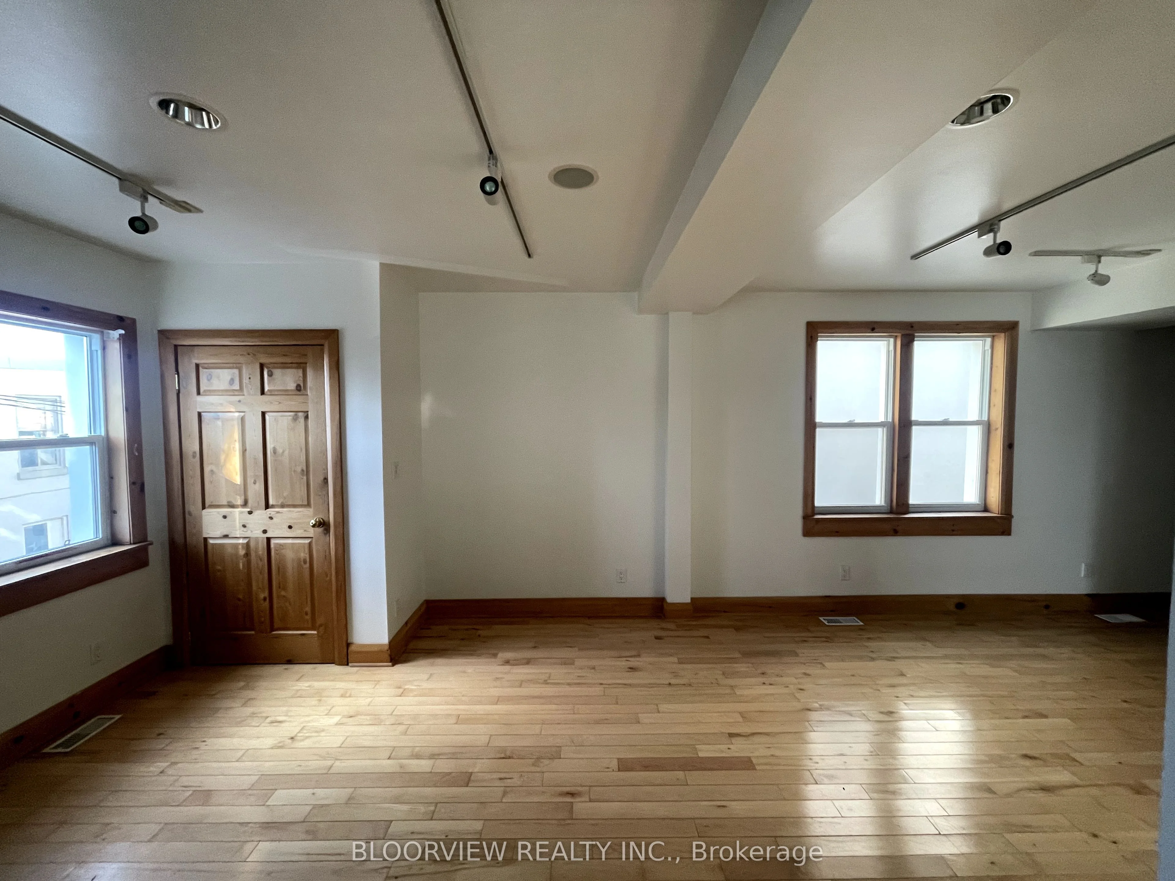 19118 Centre Street, East Gwillimbury, On L0g 1m0