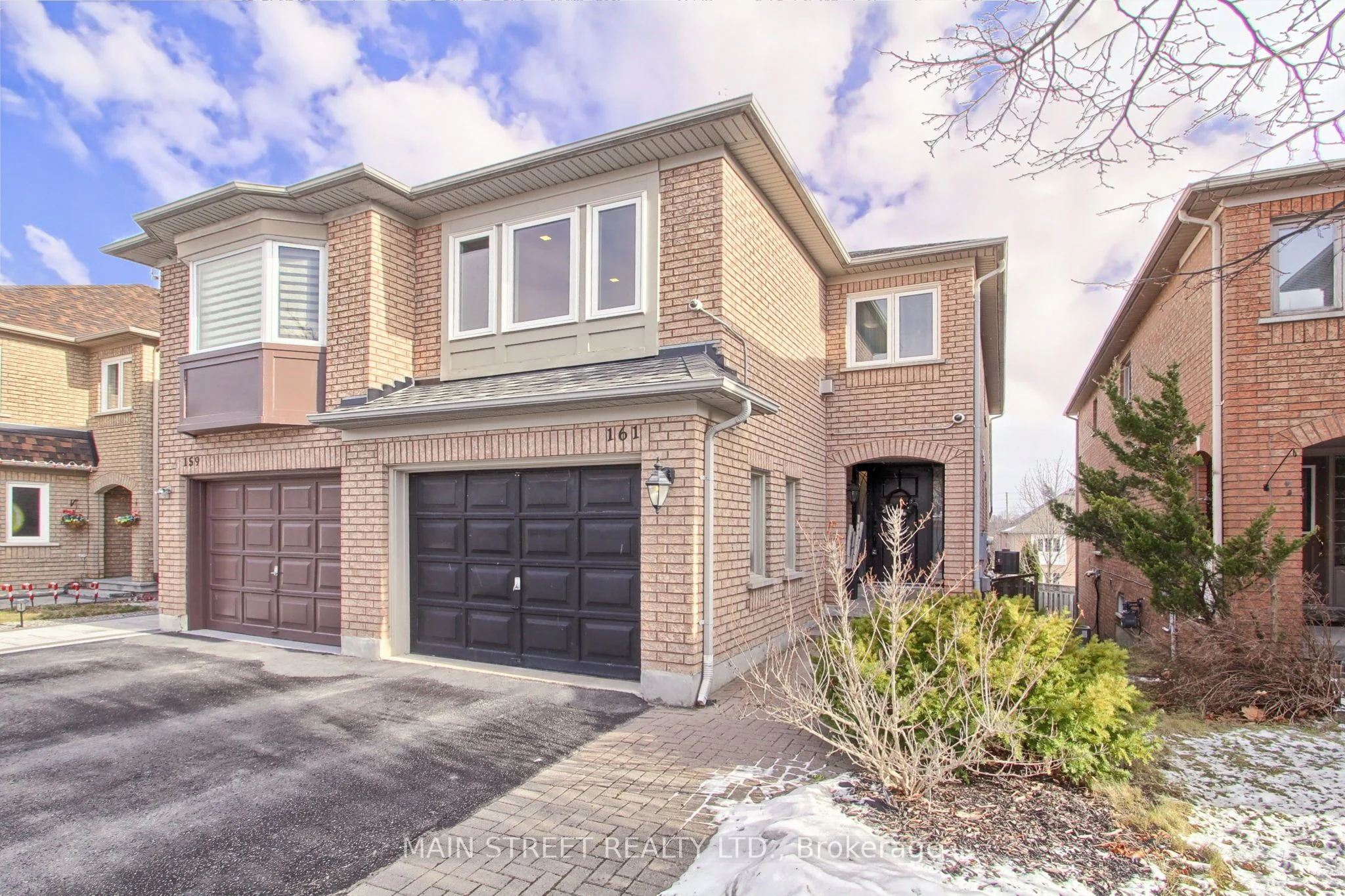 Semi-Detached in Aurora