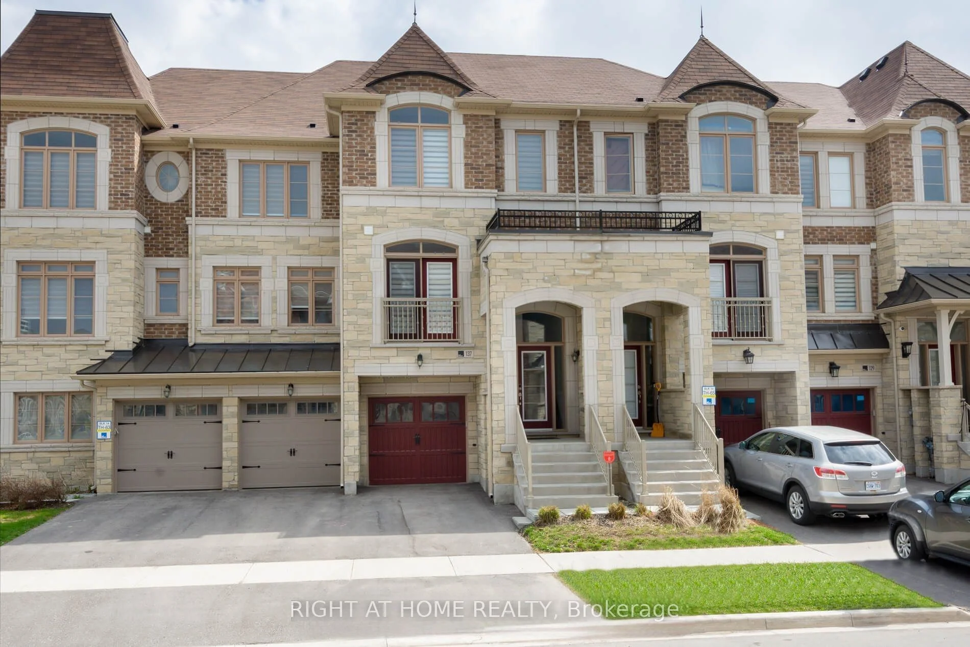 Att/Row/Townhouse in Vaughan