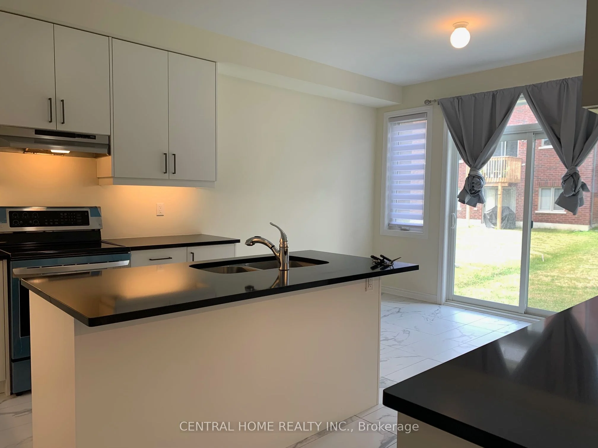 45 Allangrove Avenue E, East Gwillimbury, ON L9N 0X6