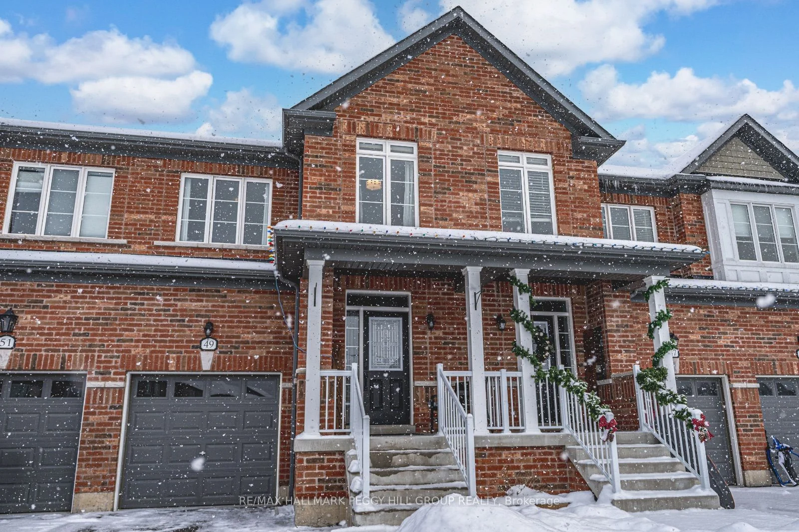 Att/Row/Townhouse in Essa