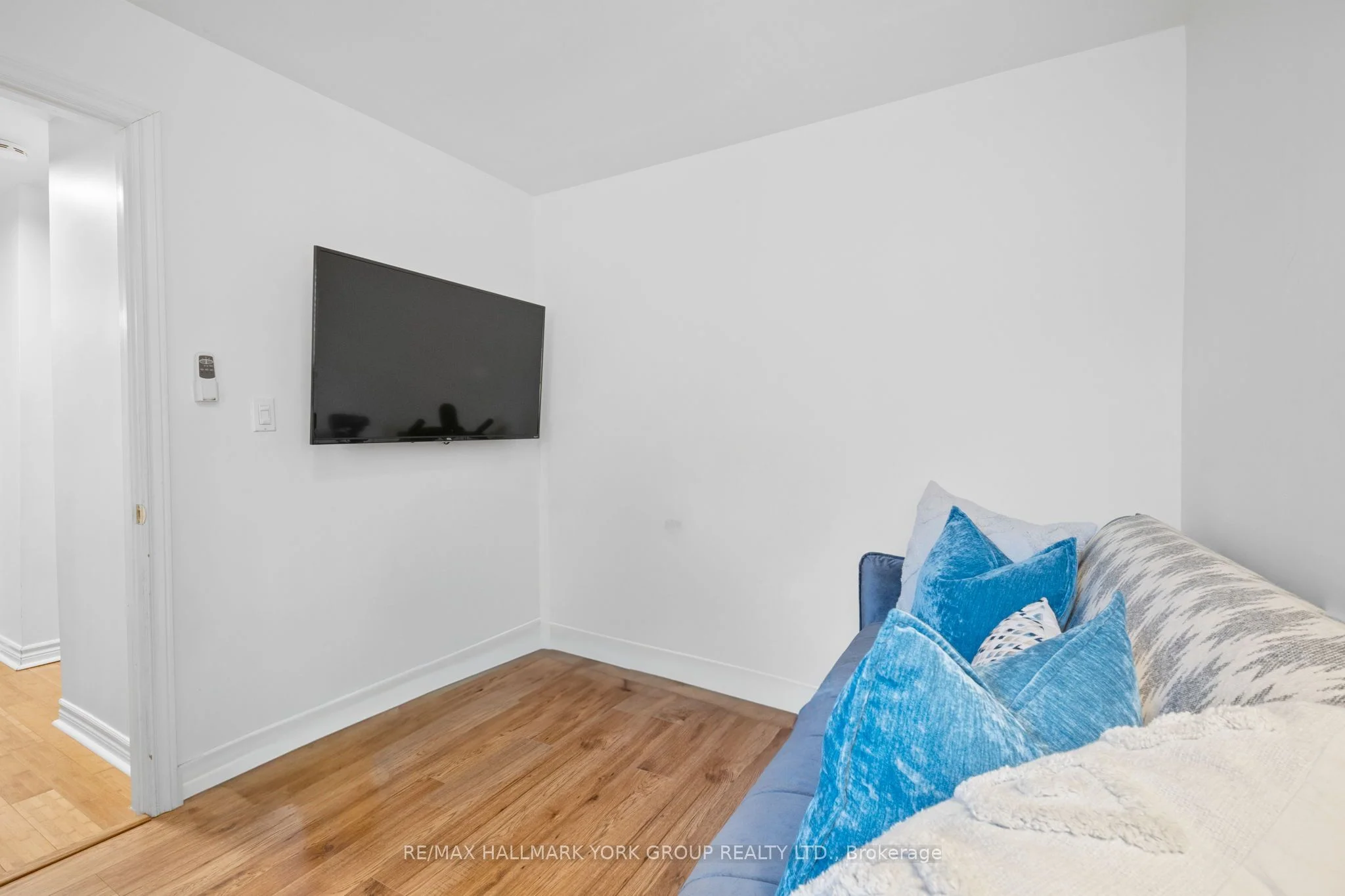 804 Montsell Avenue, Georgina, ON L0E 1S0