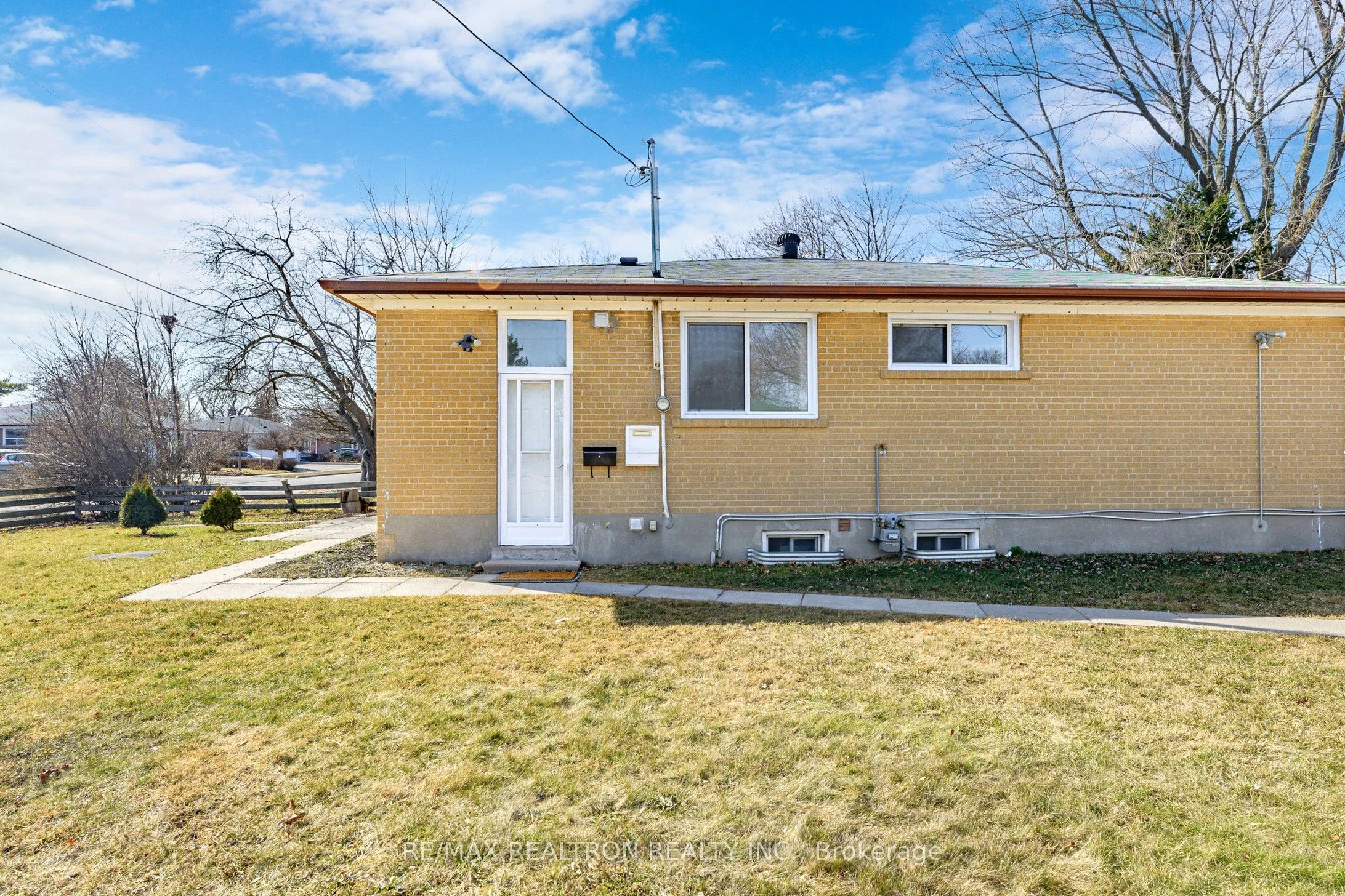 261 Beechy Avenue Lower, Richmond Hill, On L4c 2x6