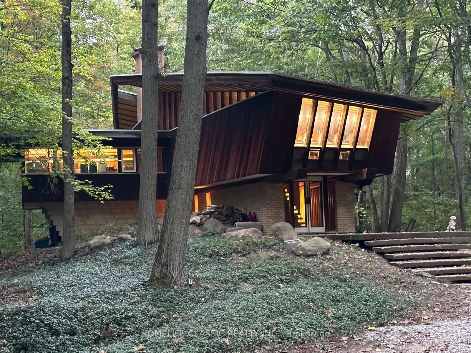 Detached in King