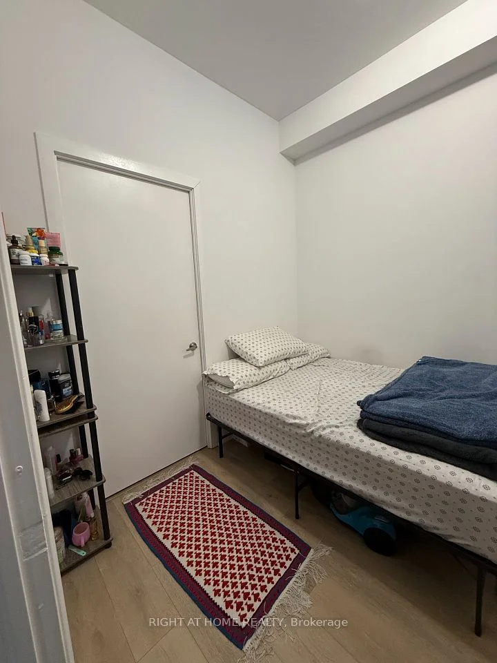 9471 Yonge Street 737, Richmond Hill, ON L4C 1V4