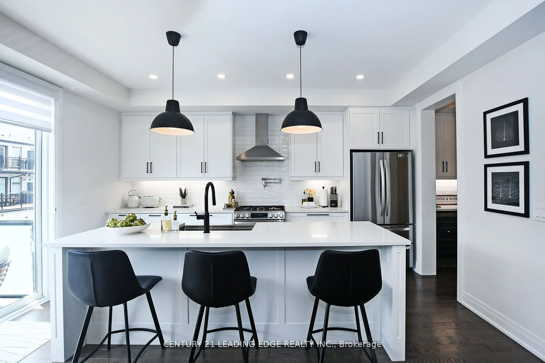 Att/Row/Townhouse in Newmarket