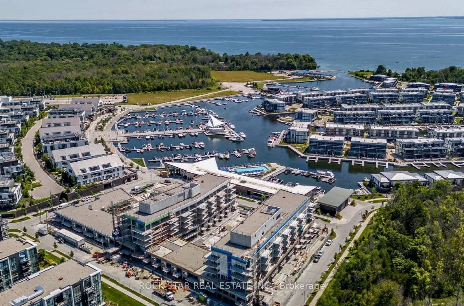 Condo Apartment in Innisfil